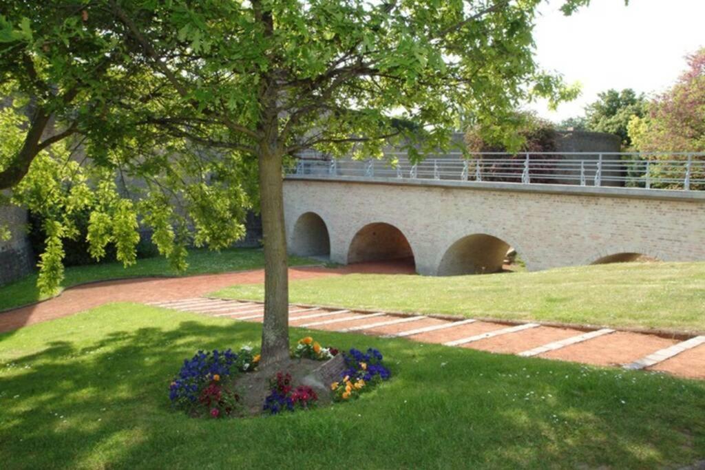 Au Coeur Des Remparts, Residence Du Chateau* Gravelines Buitenkant foto